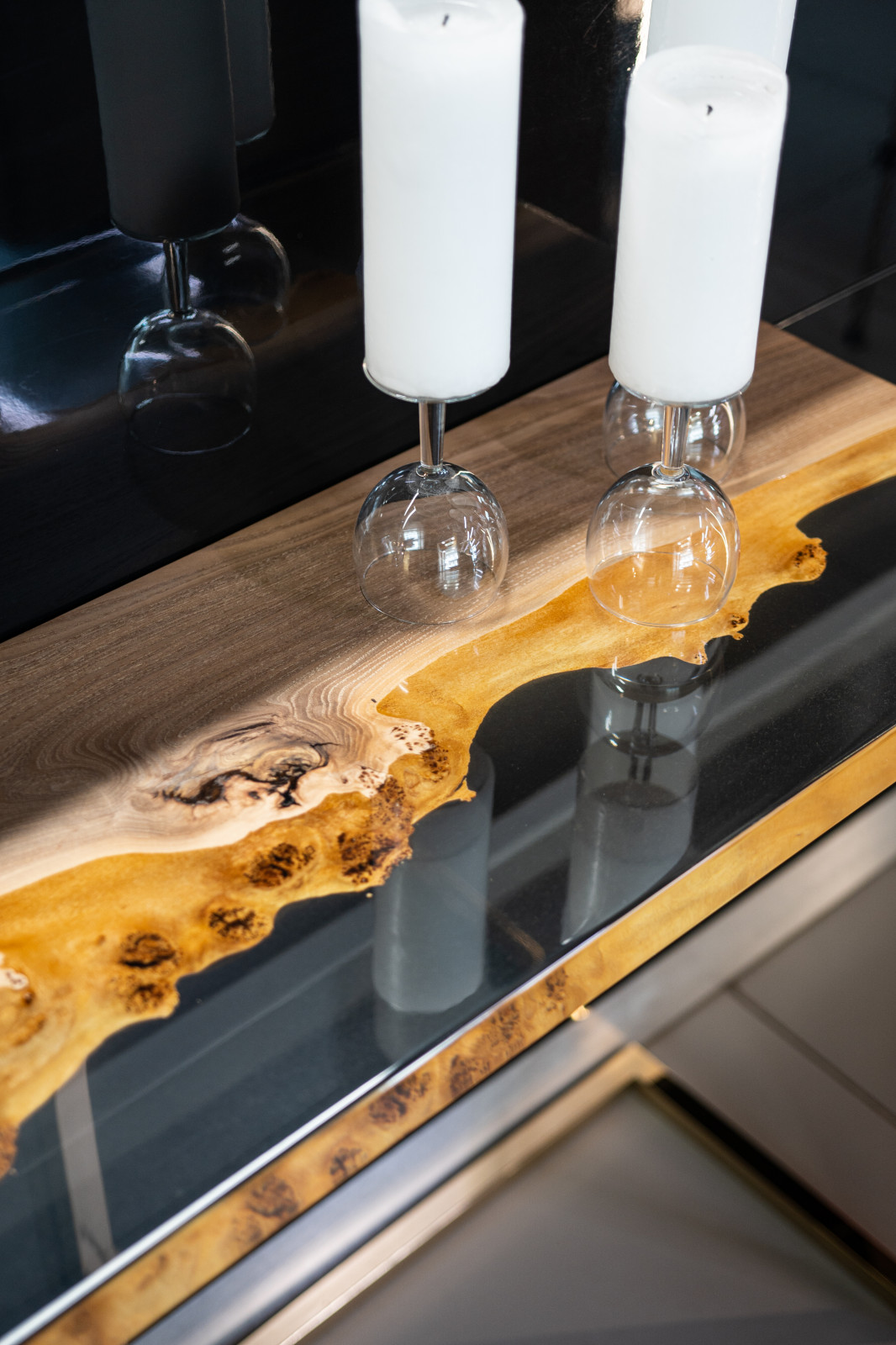 Стол консольный