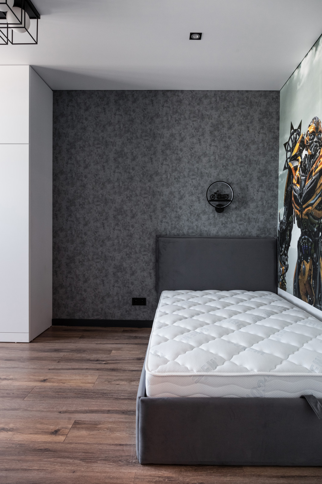 Проект с черными ванными комнатами