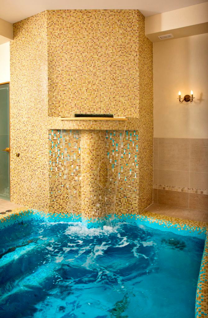 Обложка проекта: Бассейн в цокольном этаже жилого дома