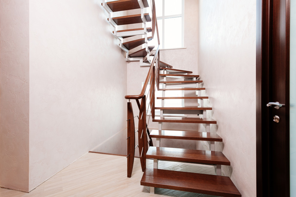 Лестница на двух металлических косоурах в д. Вурманкасы Чебоксарского района