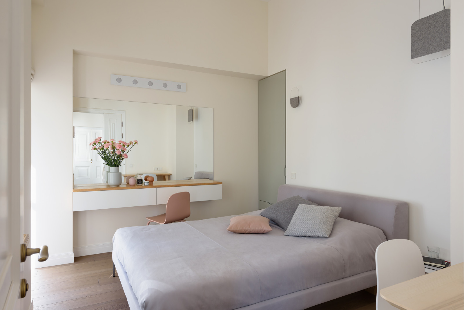 RS • Светлая спальня