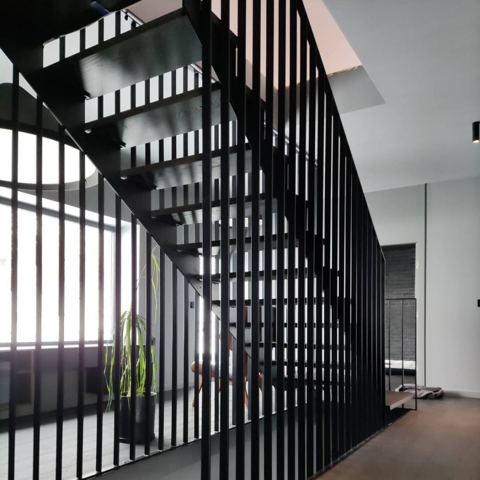 Поворотная лестница  с реечными перилами