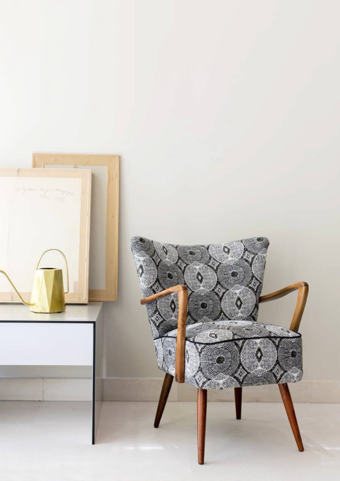 Стильная обивка мебели интересными тканями