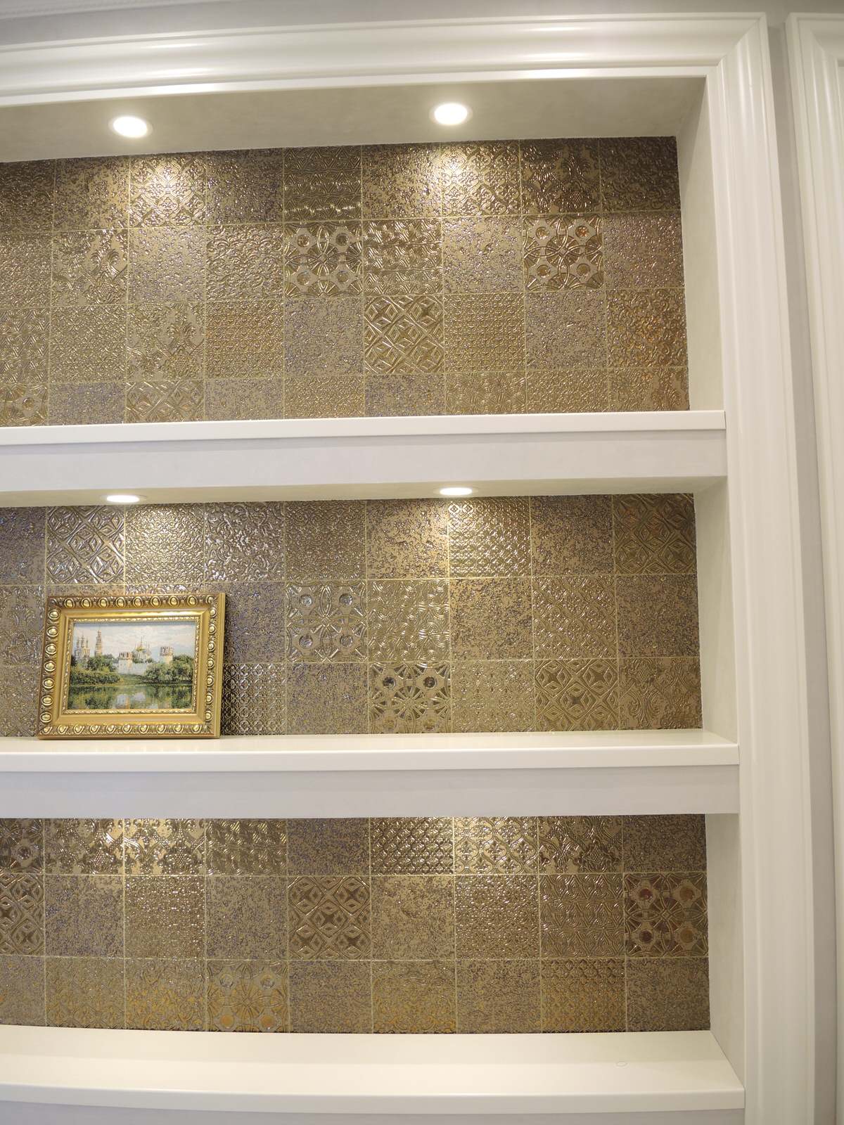 Готовый интерьер прихожей в квартире на Мытной после ремонта