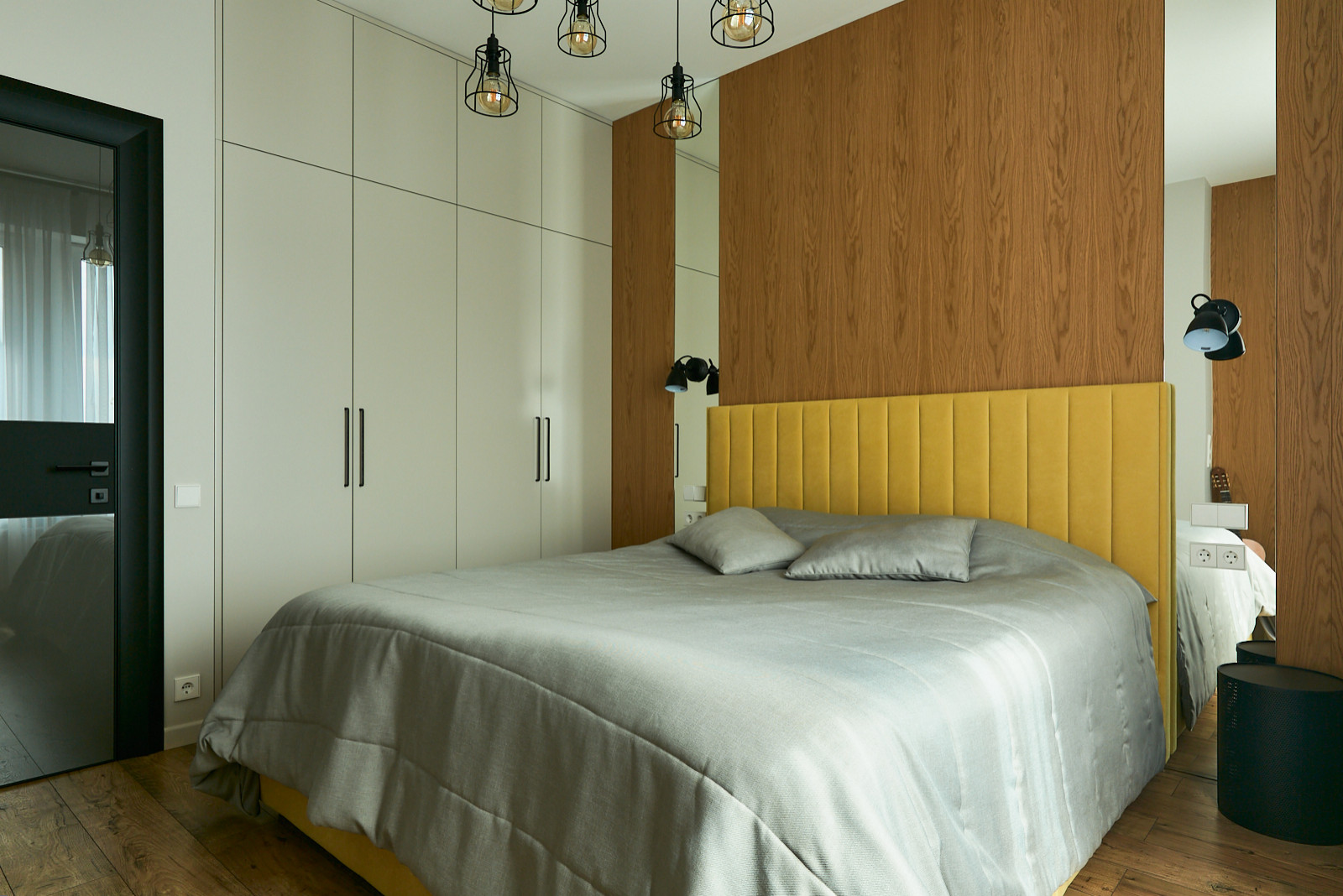 Houzz тур: Первая квартира для поклонника экстрима и фотографии