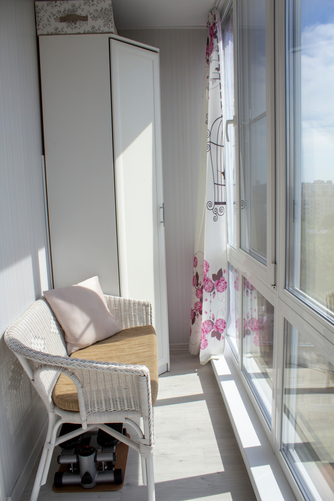 Панорамное остекление балкона и кухонное окно