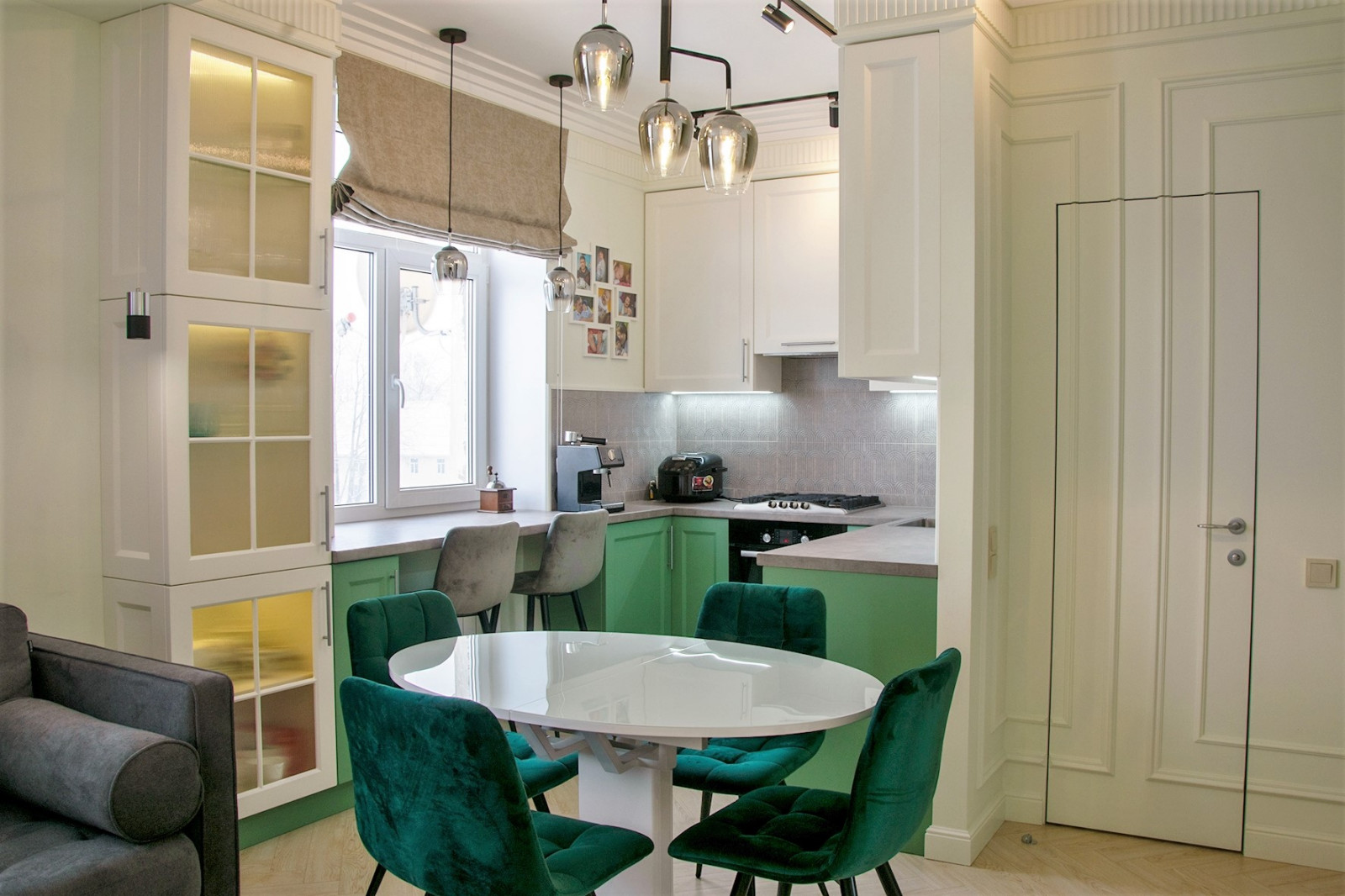 Реализованный проект кухни - гостиной площадью 18 м2.