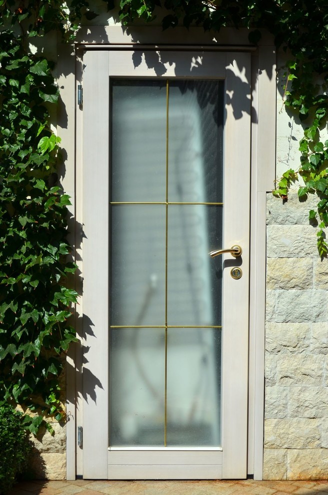 Деревянные входные двери