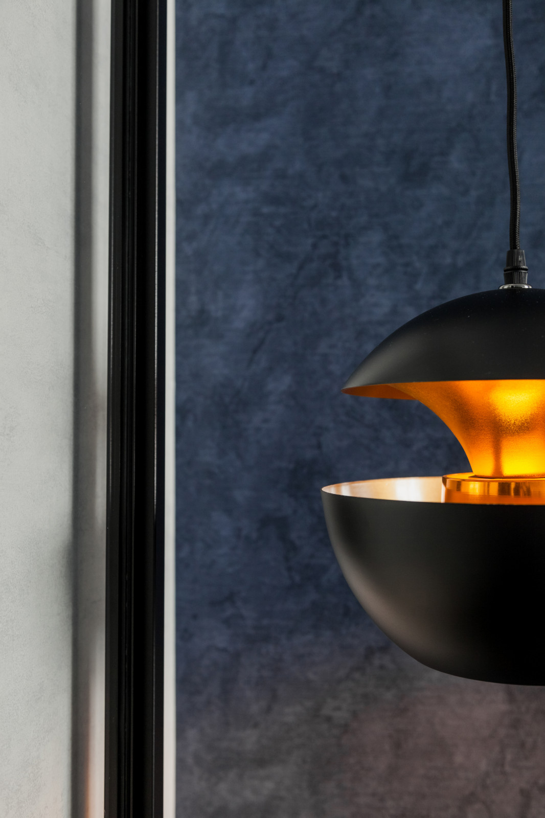 Проект с черными ванными комнатами