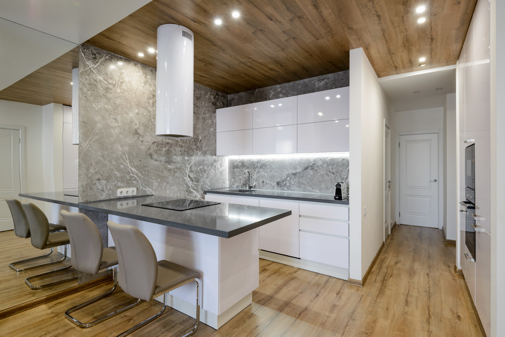 Камень и дерево в центре Сибири