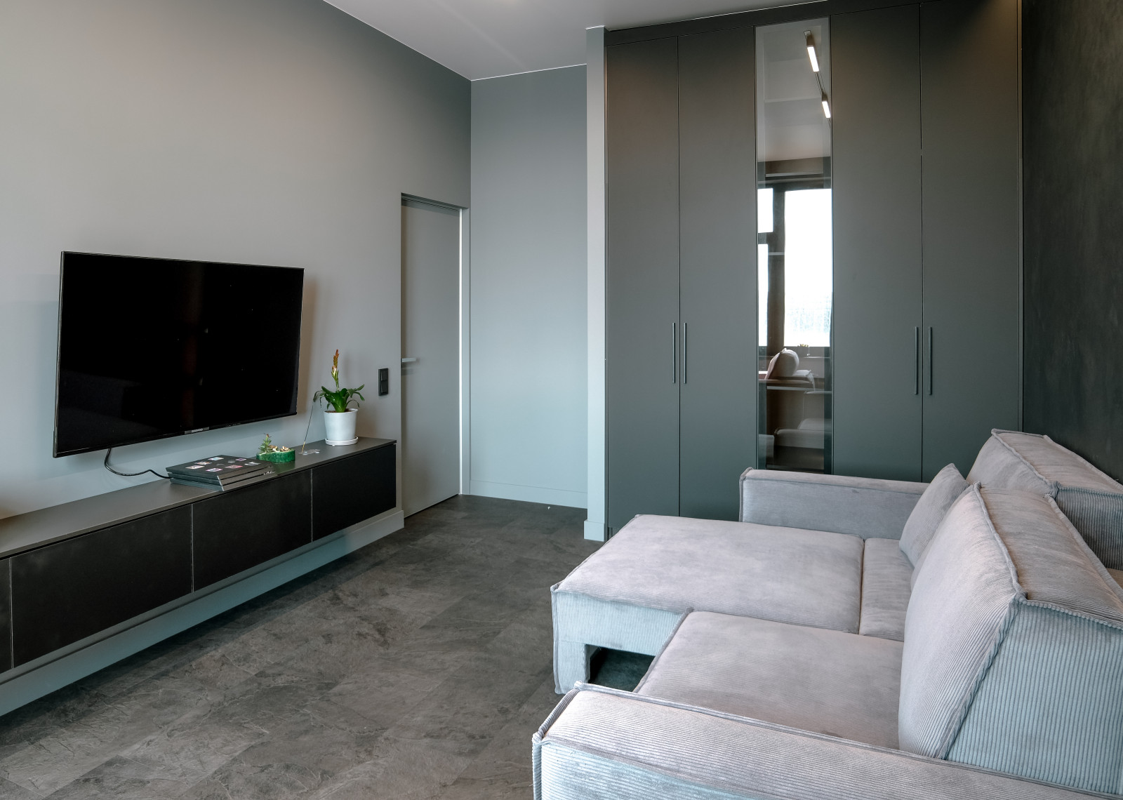 Двушка на набережной