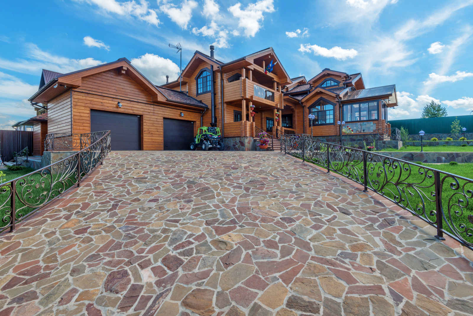 Дом из клееного бруса по индивидуальному проекту