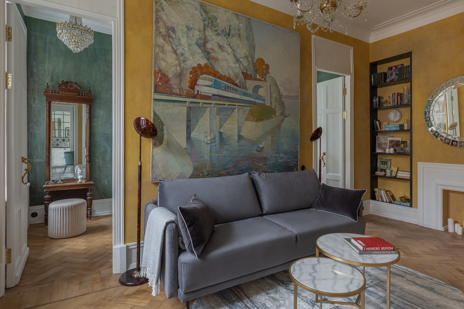 Квартира в бывшем доходном доме 1913-го