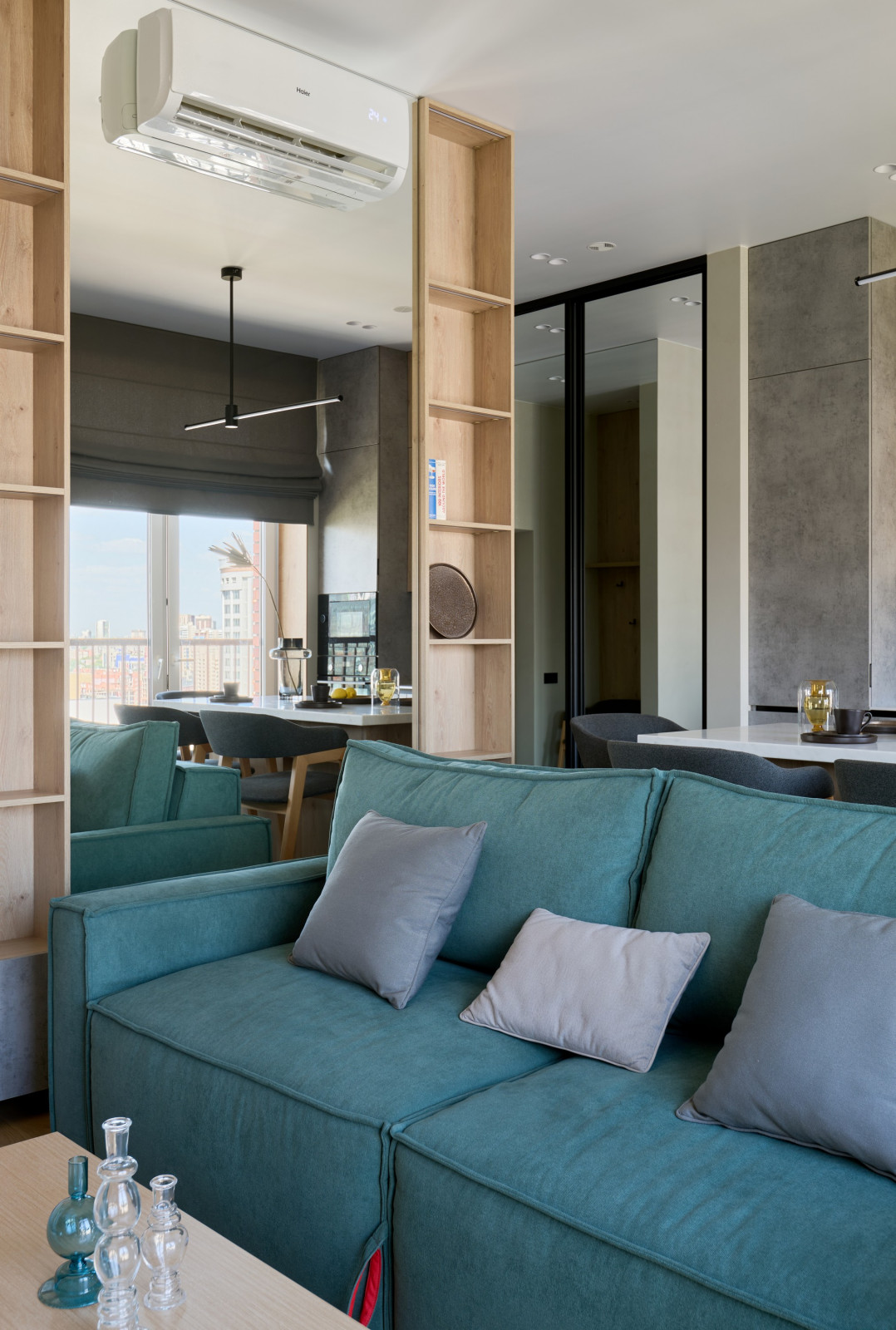 Светлая двухкомнатная квартира 60 кв.м. с панорамными окнами