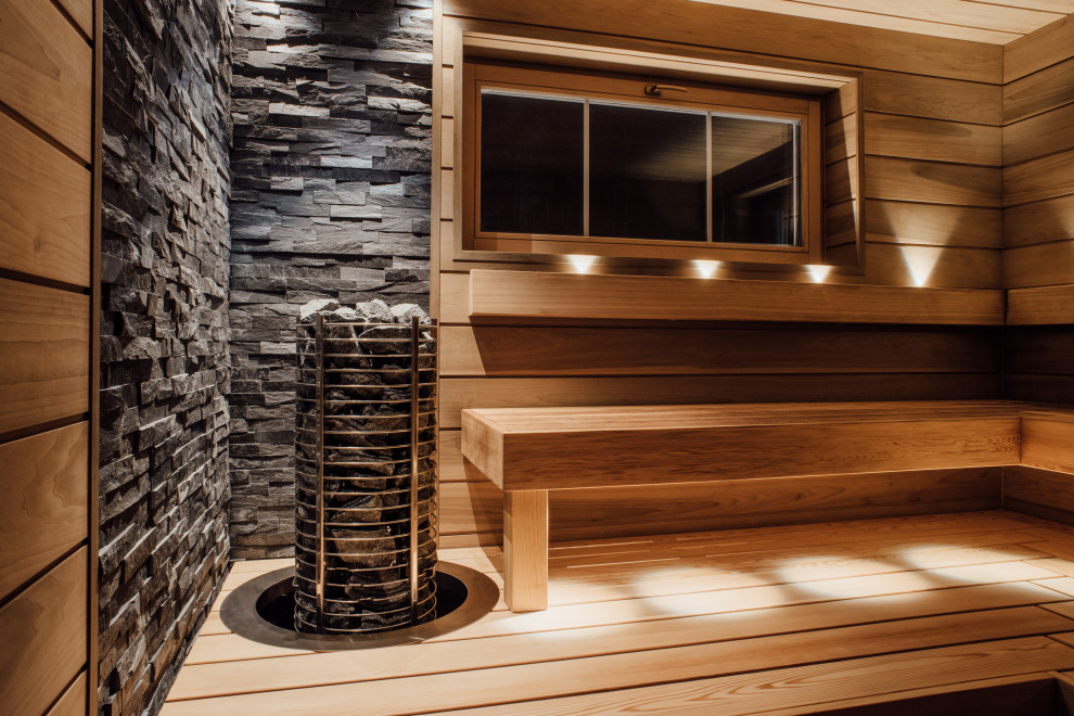 Отделка печи черным сланцем в бане.