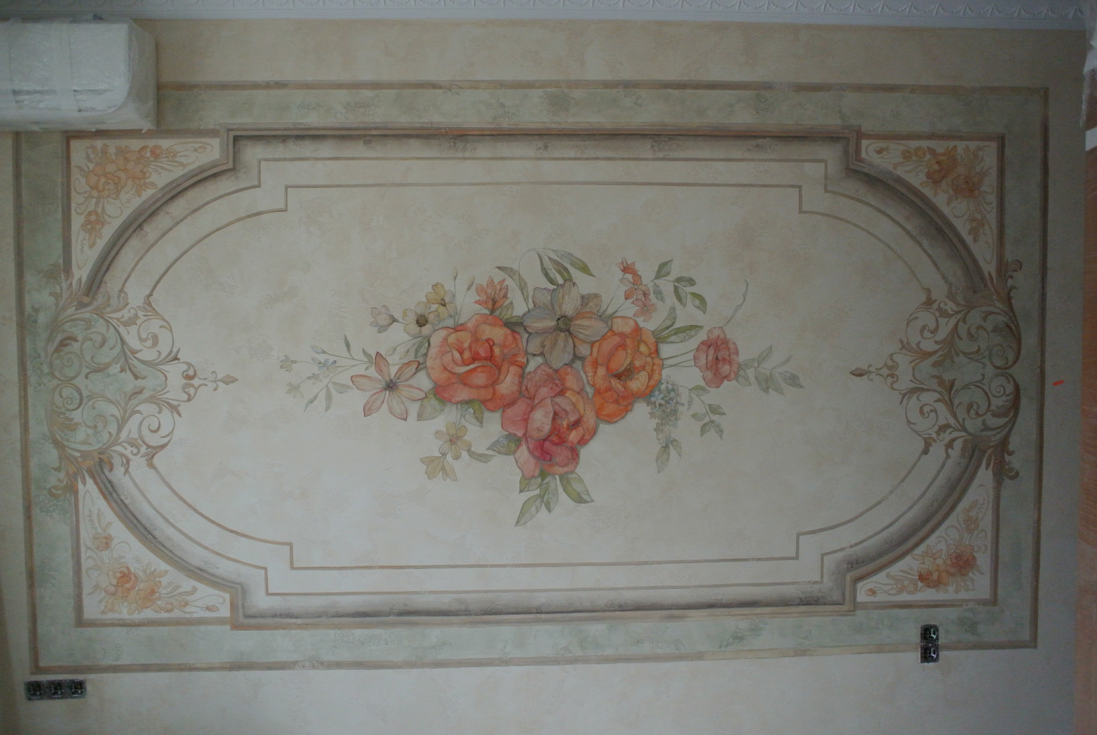 роспись в изголовье кровати