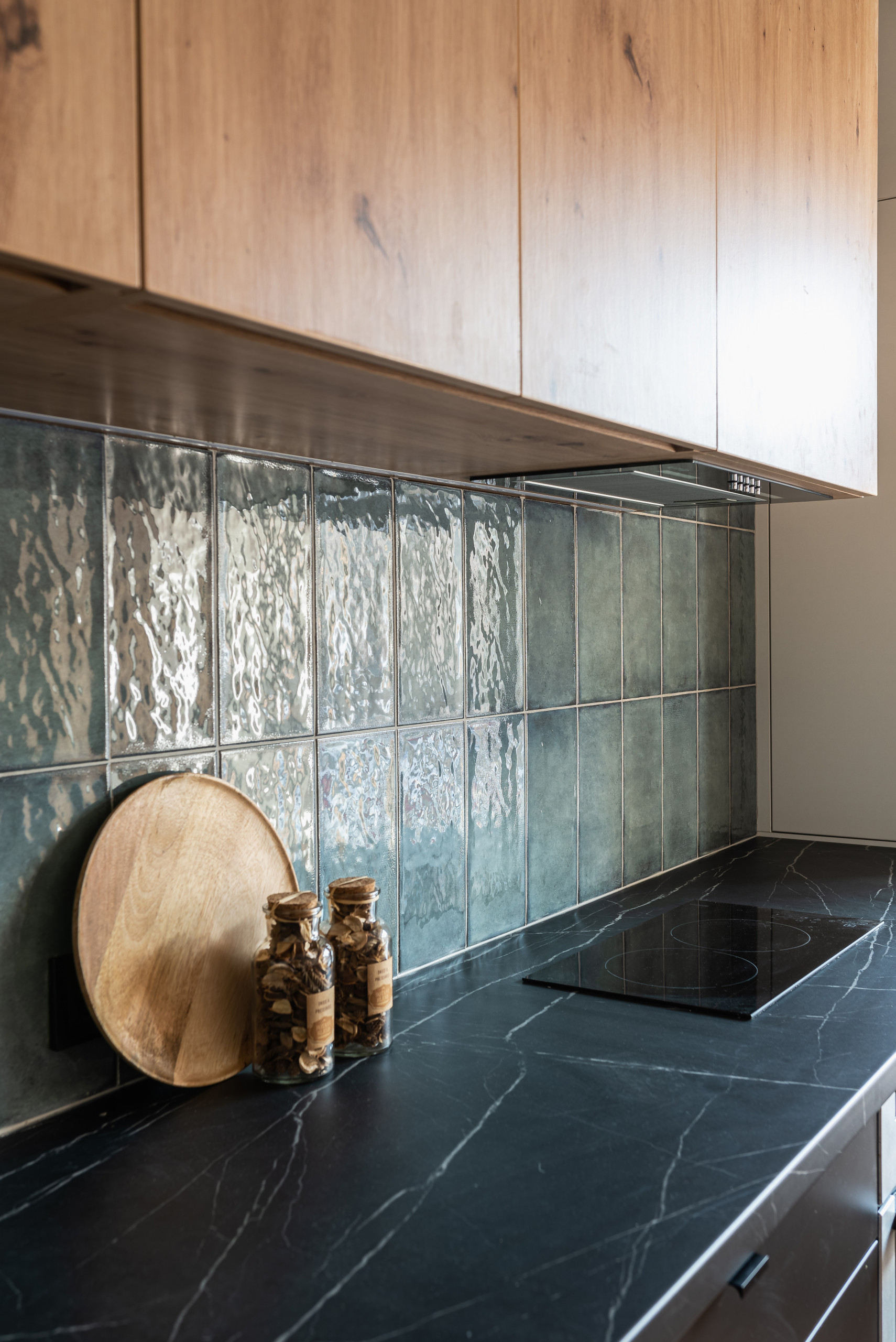 Проект недели: Кухня 12 кв. м. с газовой колонкой [найдите ее]