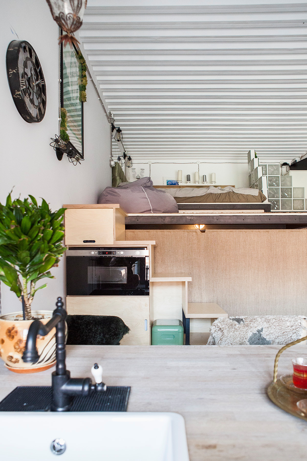 В гостях: Крошечный лофт в квартире девушки-дизайнера