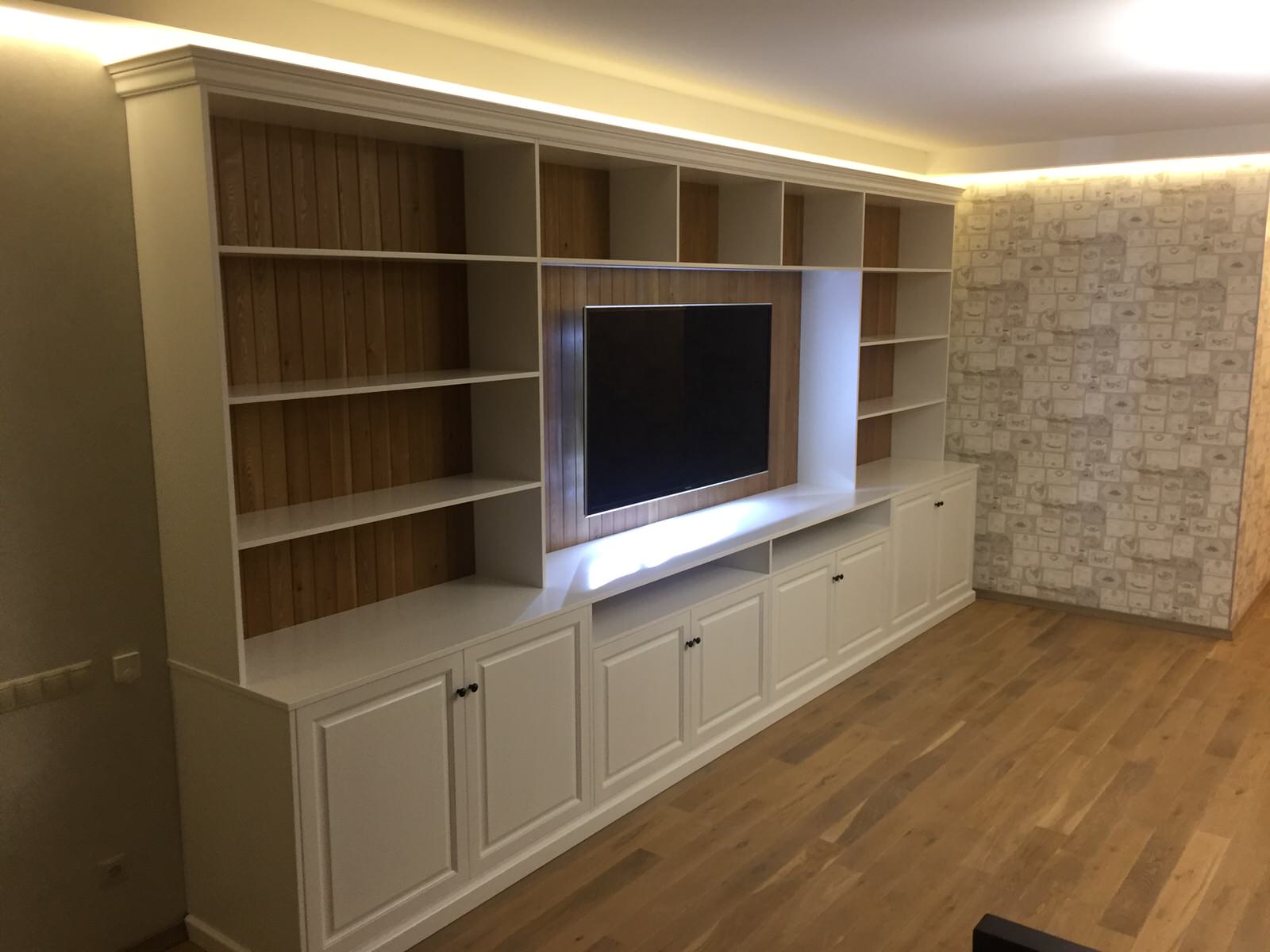 Семейная гостиная из массива бука