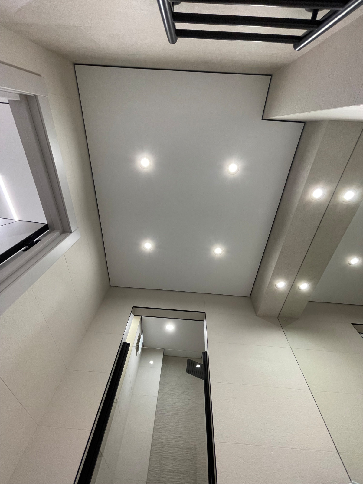 Теневые потолки в ЖК Заельцовский