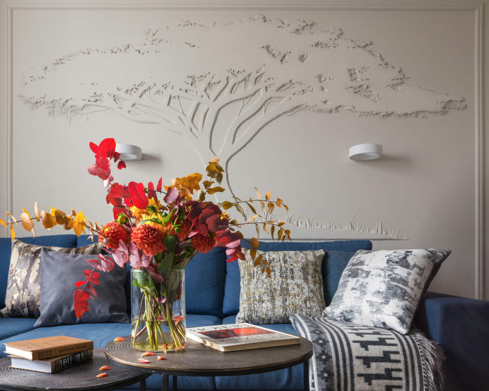 Барельеф в гостиной