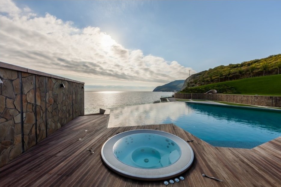 Проект недели: Бассейн-инфинити с видом на Черное море