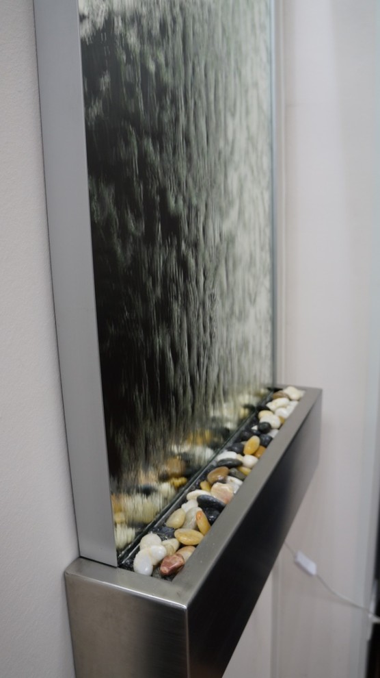 Фото производимой продукции: пузырьковые панели и колонны, интерьерные водопады