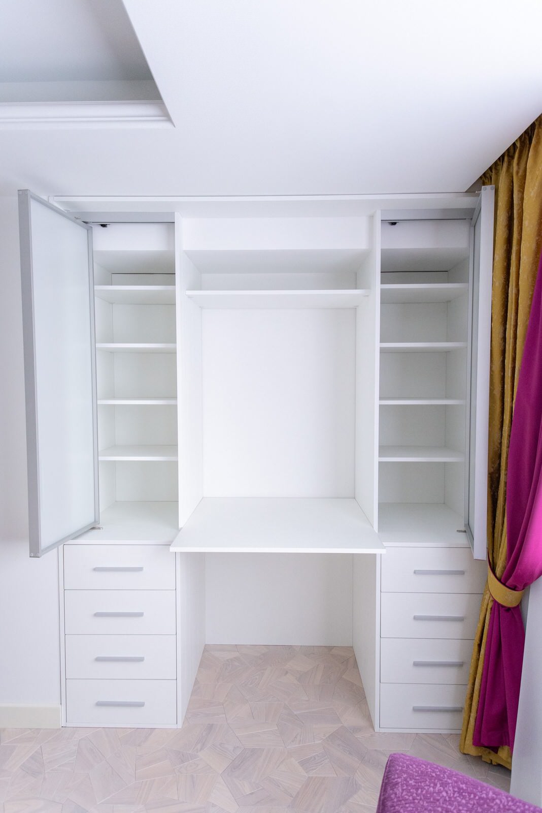 Гардеробная raumplus с комодом-островом