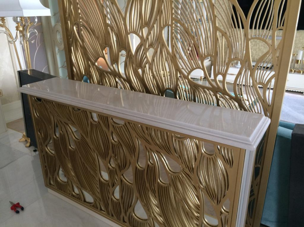 Столешница с подклейкой и фигурным фартуком из нат. кварцита Exclusive White