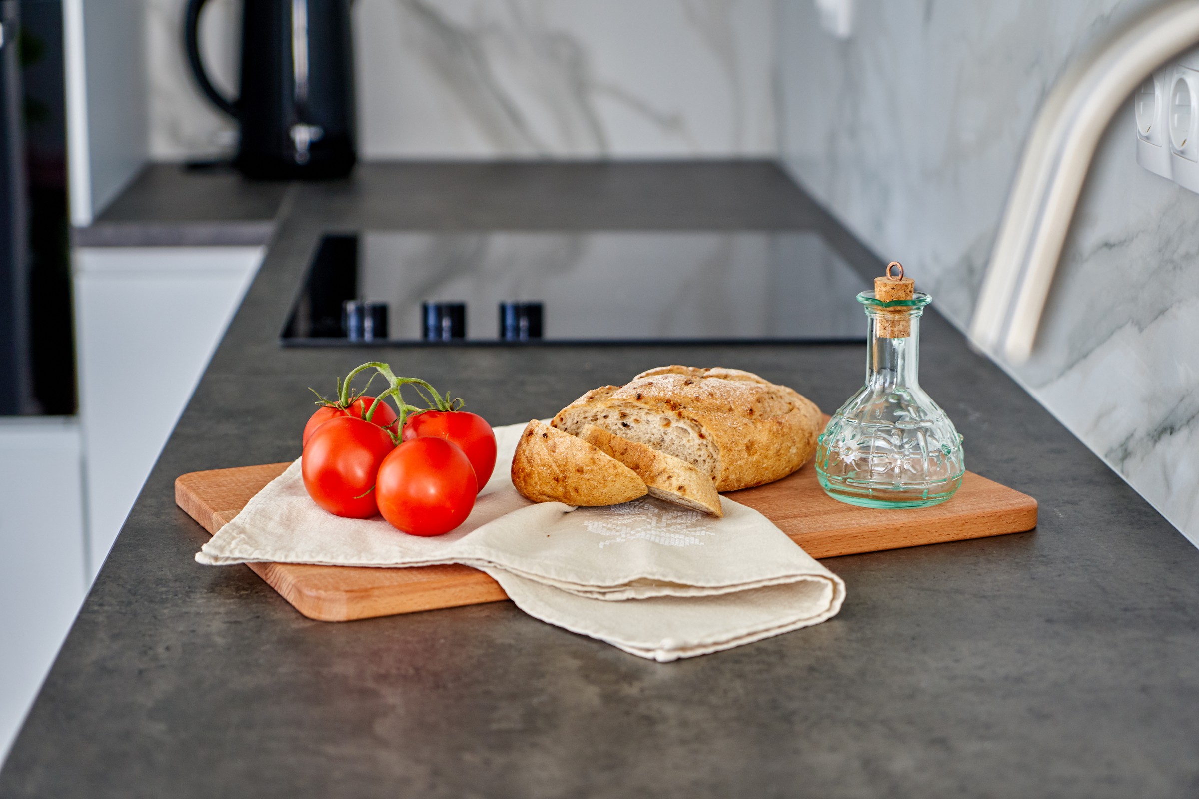 На берегу лесного ручья