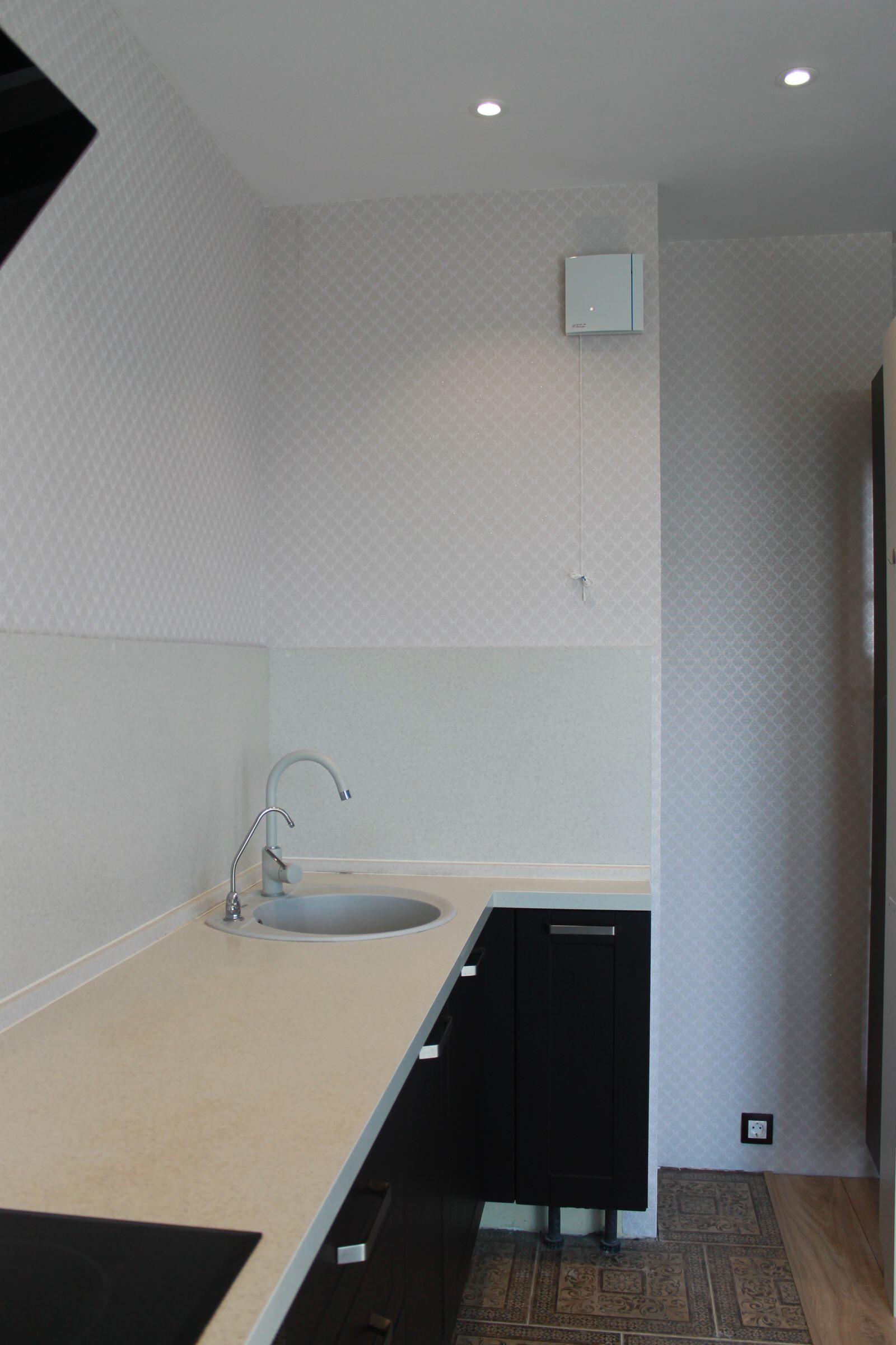 Квартира в стиле современной классики в фиолетовых тонах