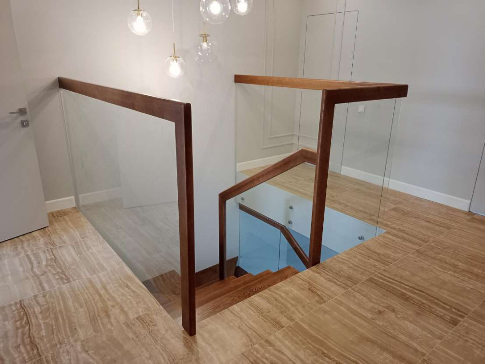 Зашивка бетонной лестницы, стеклянное ограждение