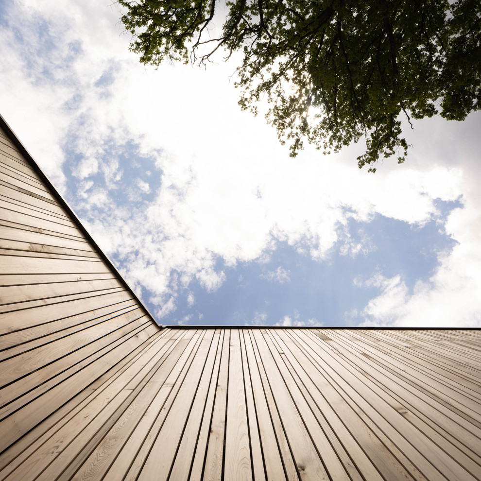 Four suite apartment building