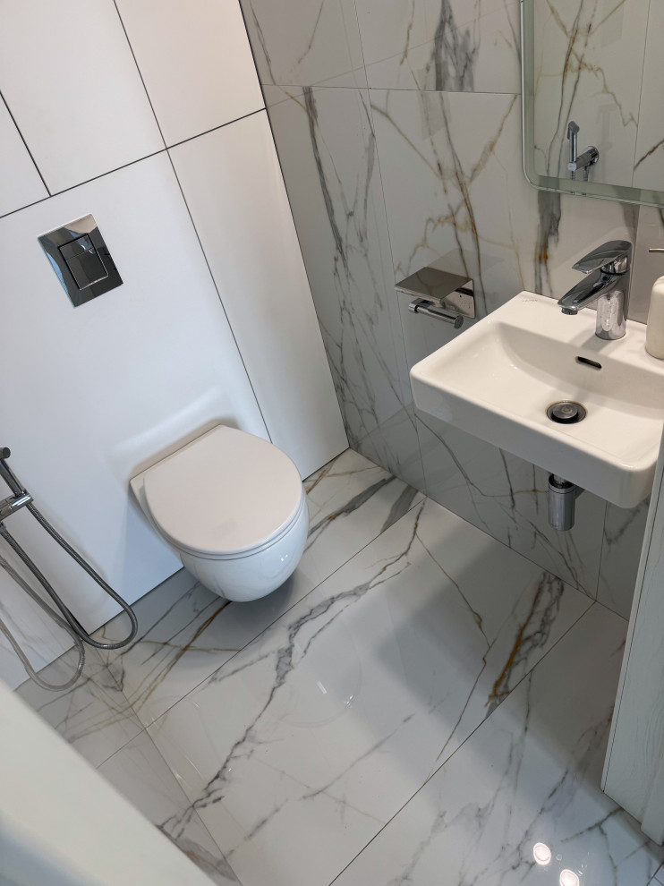 Гостевой санузел под лестницей