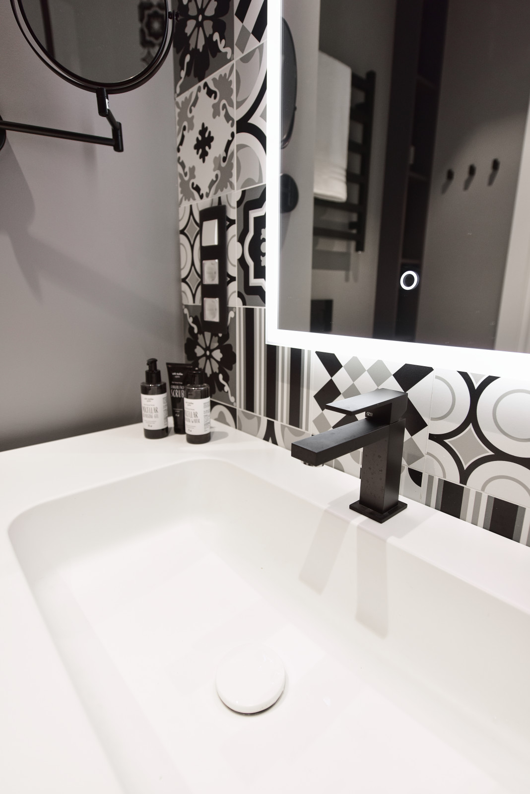 "Белоснежная история"