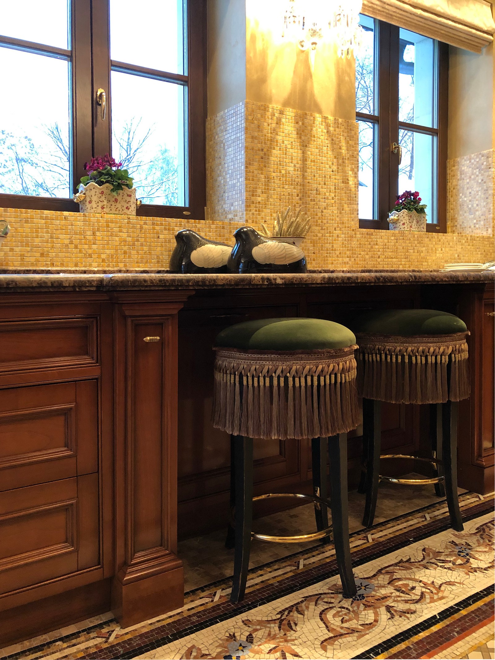 Кухня-столовая для любителей классики