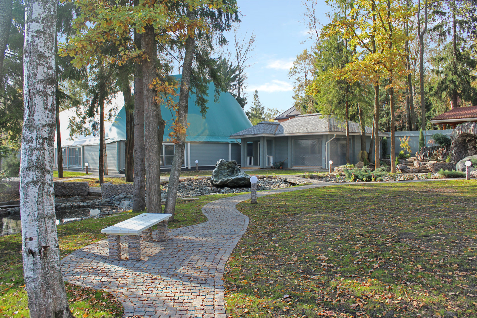 Под одной крышей