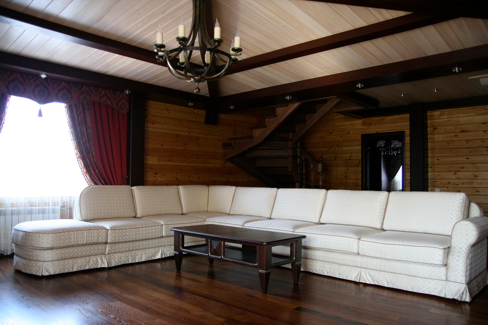 Гостиная в коттедже из клееного бруса