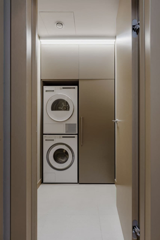 Шкаф в постирочную для стиральной и сушильной машин