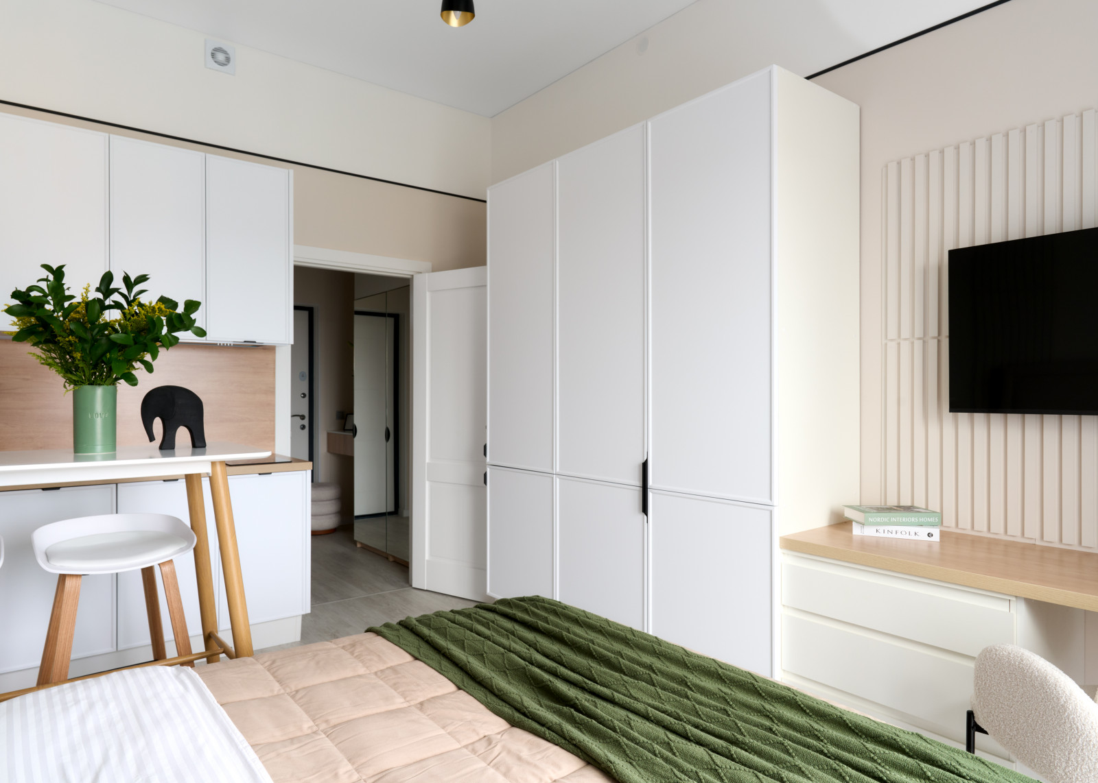 Квартира — студия по дизайн проекту Екатерины Тагировоq