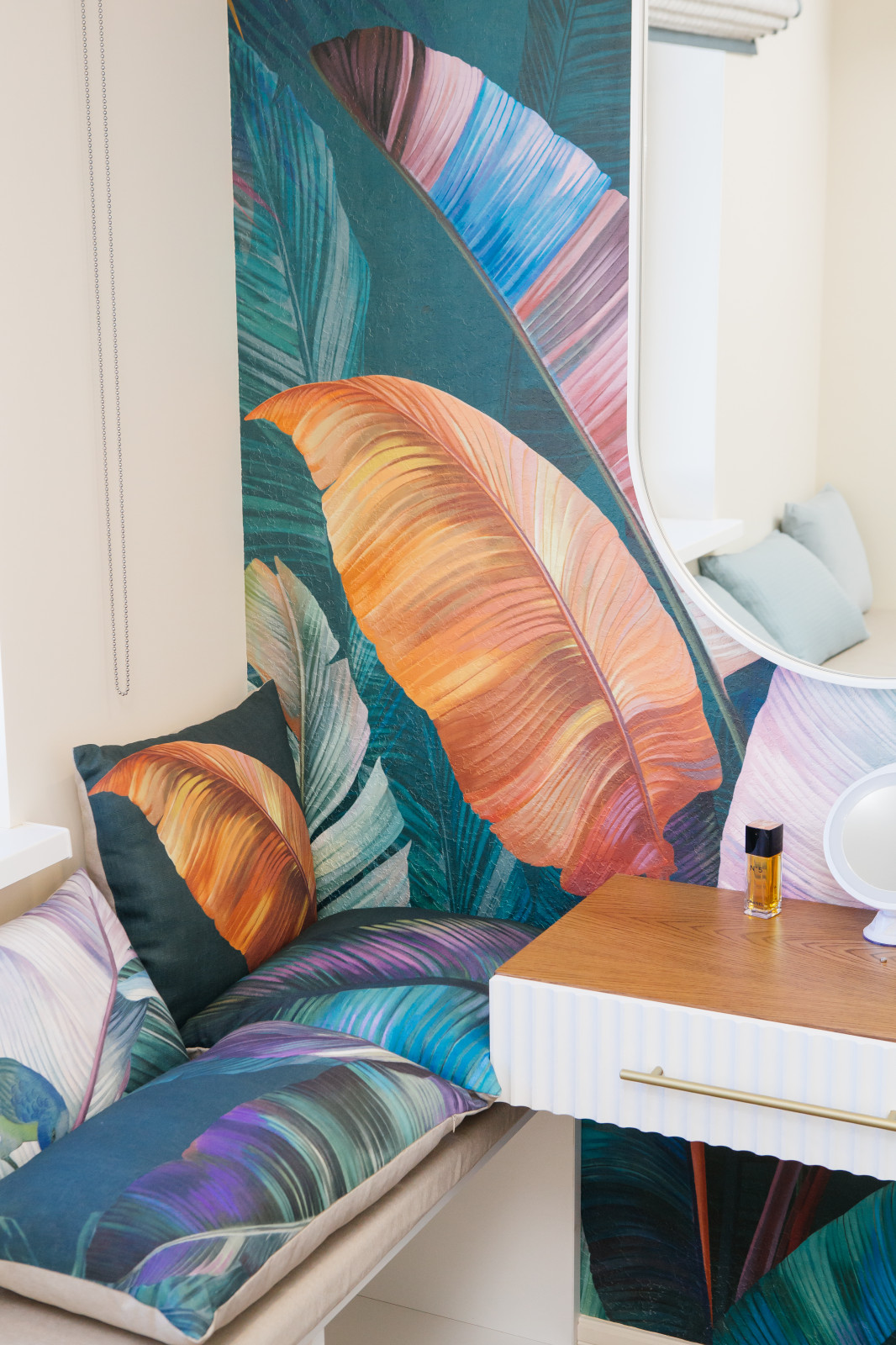 Текстиль для спальной с печатью на ткани. Фрагмент фрески напечатан на сатине.