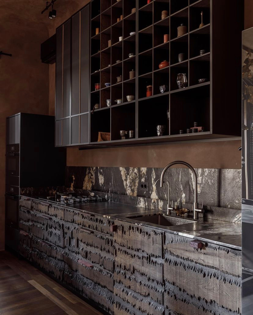 Обложка проекта: Двери из массива и кухня