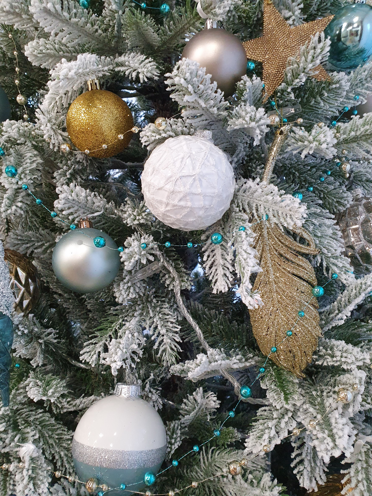 Новогоднее украшение сада и коттеджа