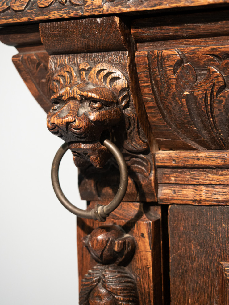 Львиный маскарон