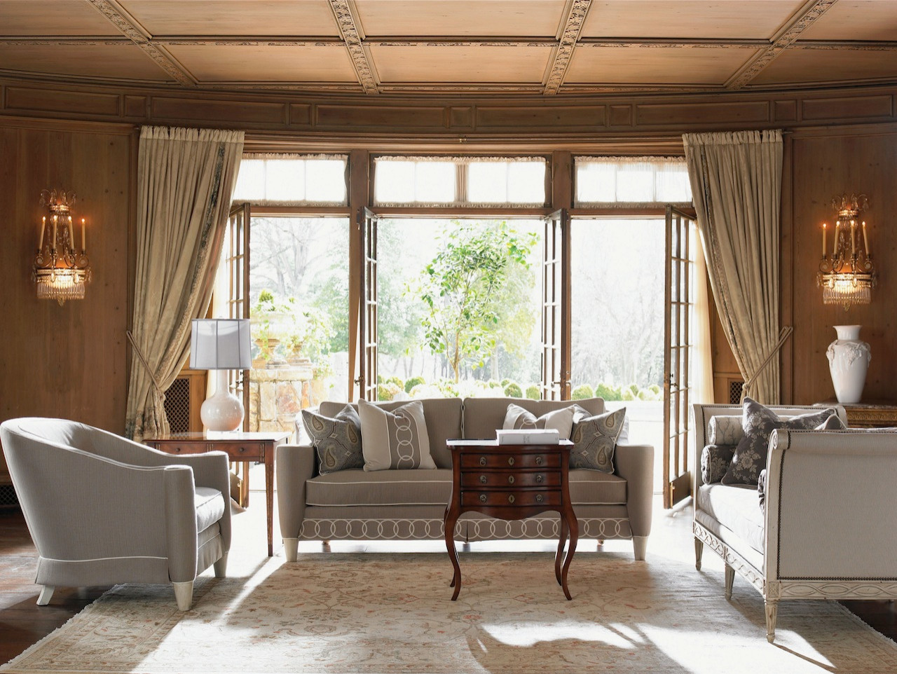 DECORUM шоу-рум американской дизайнерской мебели