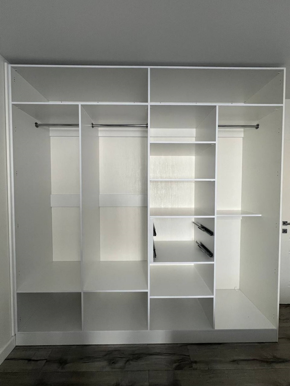 Стильный шкаф (сборка в деталях)