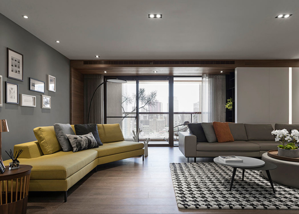 Светлая квартира с просторной диванной зоной от L DESIGN