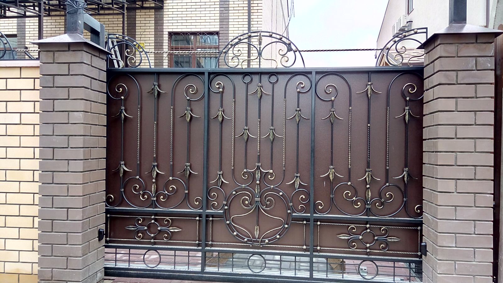 откатные кованые ворота, кованая калитка