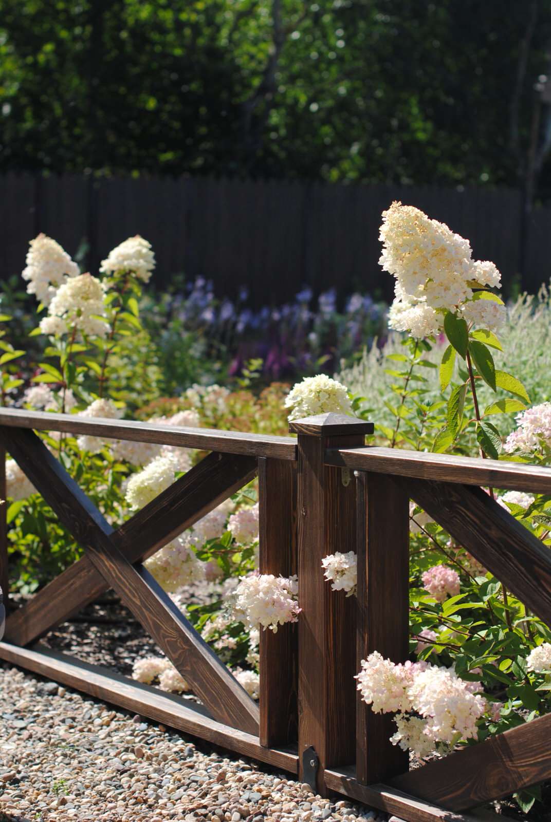 Дизайн участка с уклоном более 7 м.