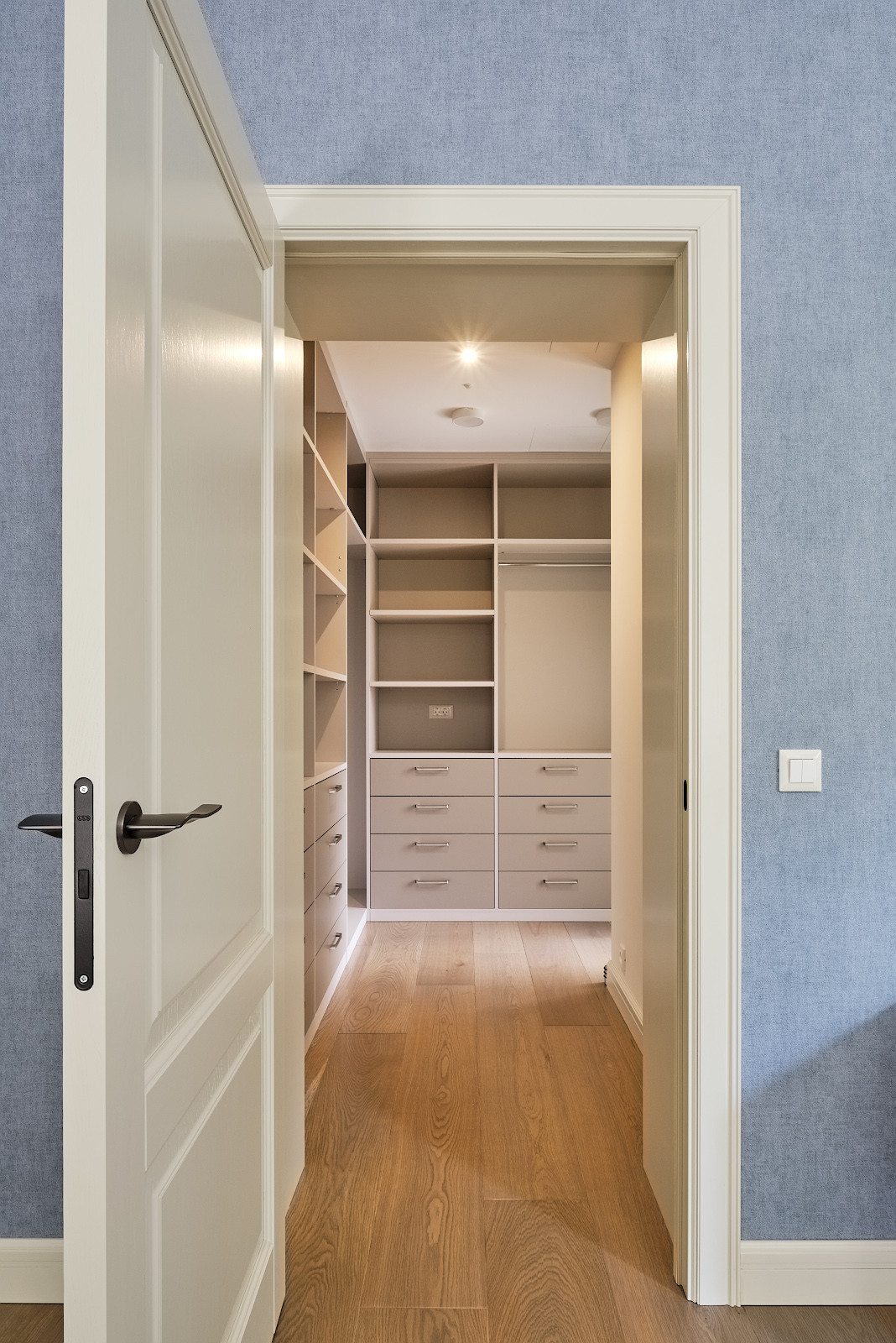 Кантри Ral 1013 в интерьере дома